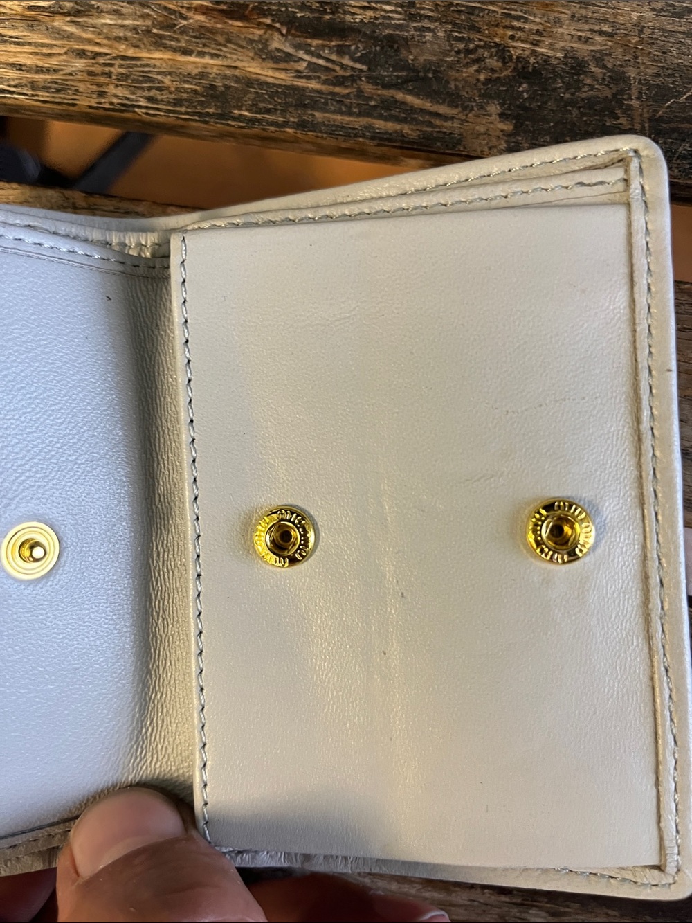 Miu Miu Cream Quilted Leather Compact Wallet with Gold Logo - Picture 4 of 8